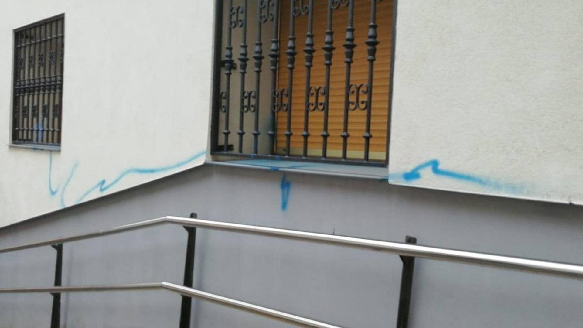 Pintadas en la casa del concejal del PP en Calahorra Iván Jiménez La